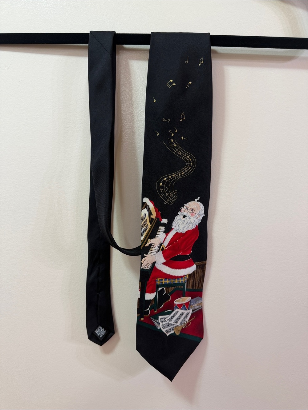 Holidays by MMG. Men's Black Santa Playing Piano 🎹 Novelty Tie. NWOT. 100% silk